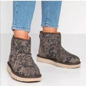 UGG Classic Street Graffiti Mini
